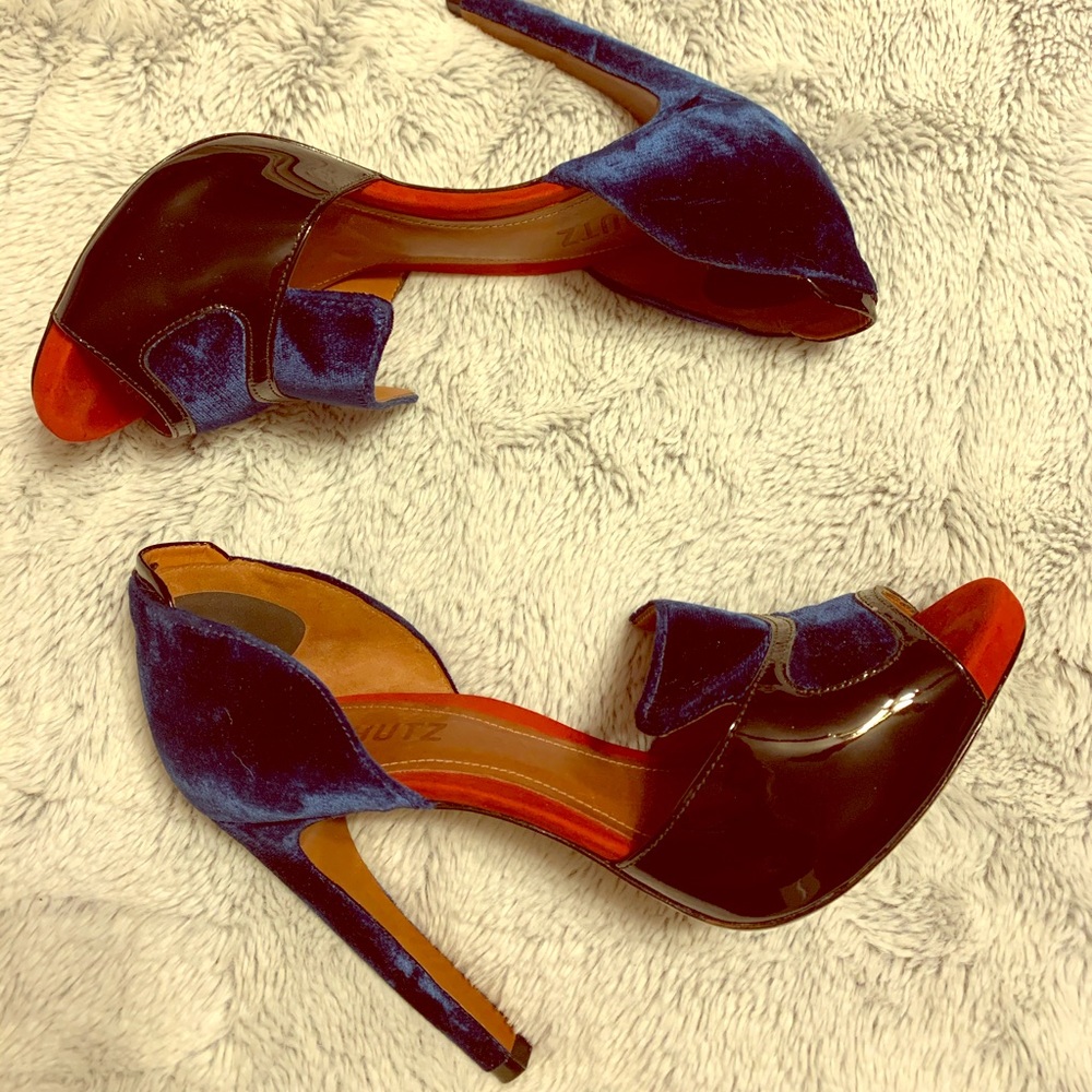 Schutz size 8 pumps